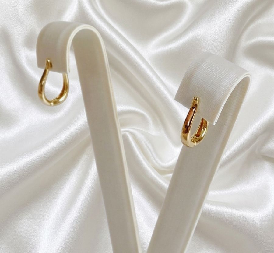 Argola Click Pequena 1,5 cm semijoia banho Premium em Ouro 18k