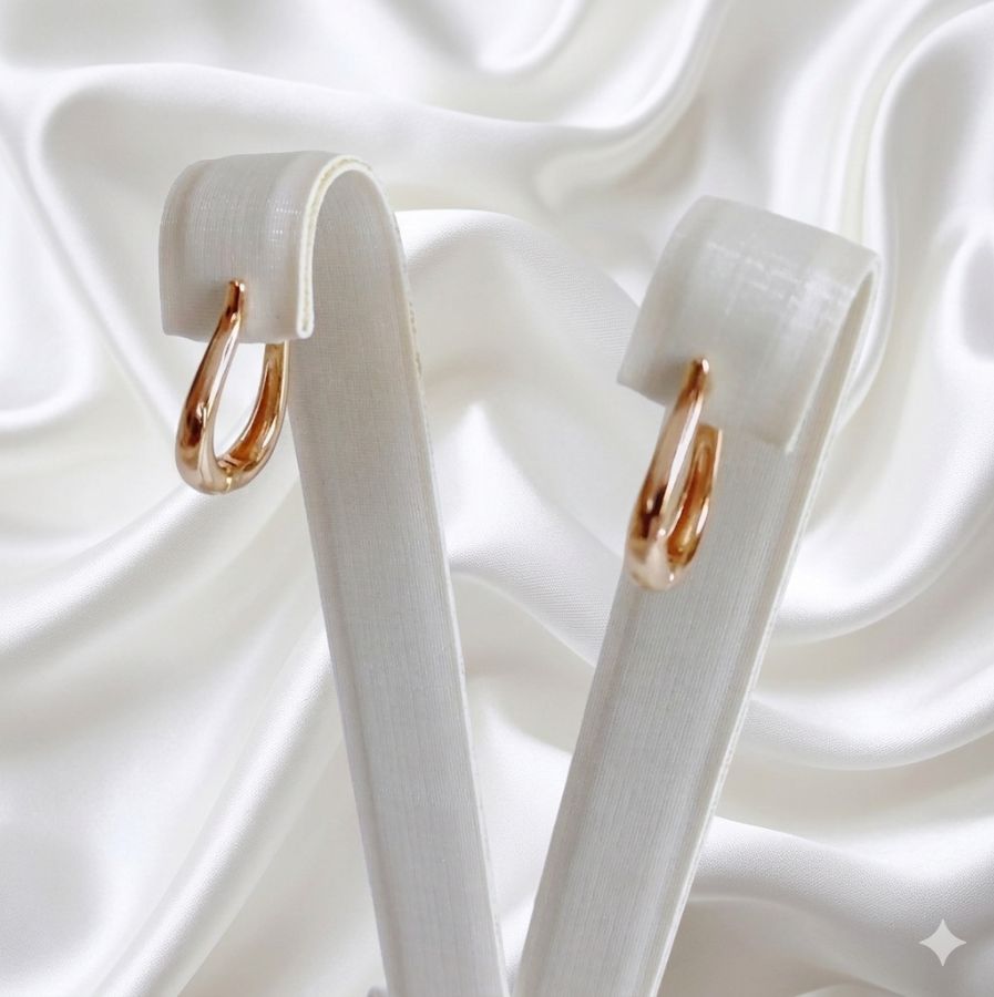 Argola Click Média 1,8 cm semijoia banho Premium em Ouro 18k