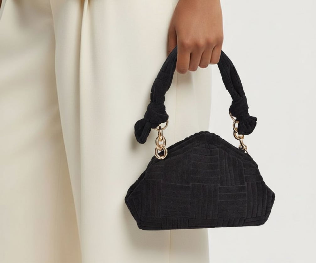 Get Everything I Want Clutch- Black