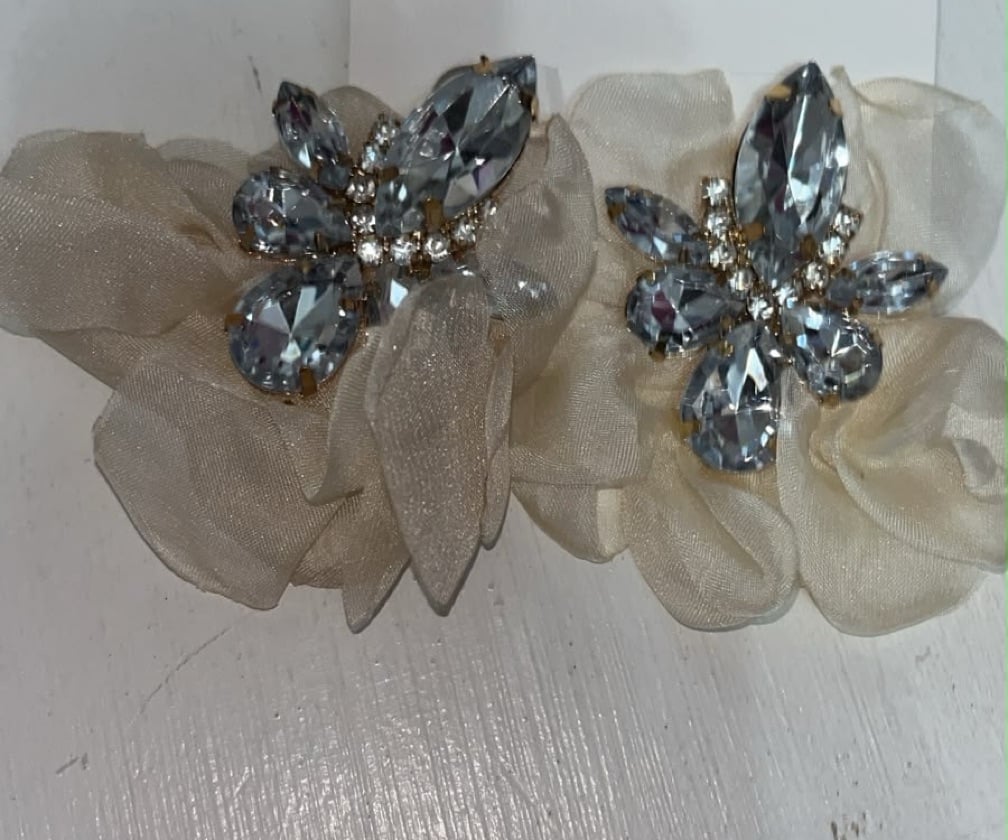Fall In Line Earrings - White