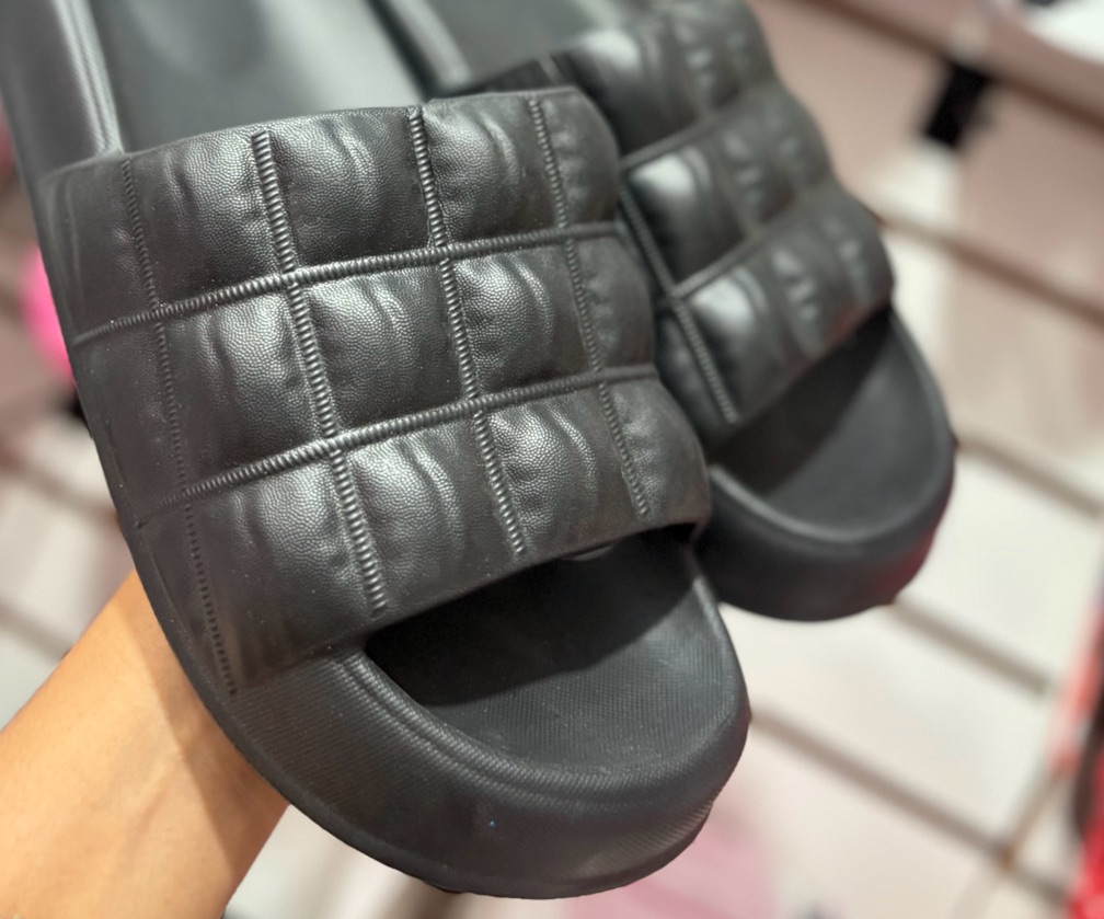Chinelo nuvem preto