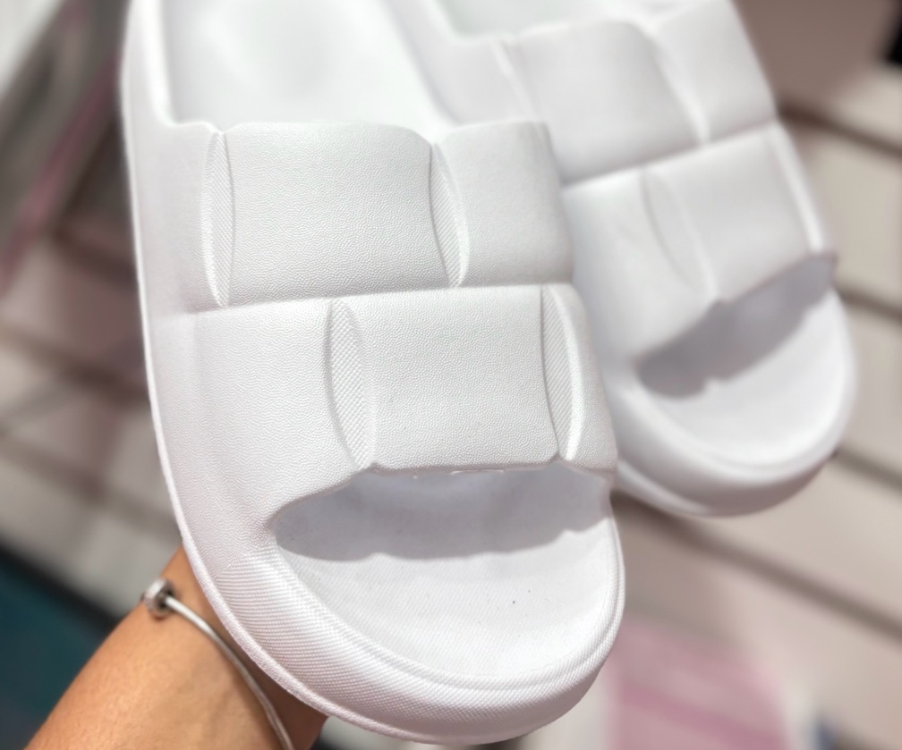 Chinelo nuvem branco