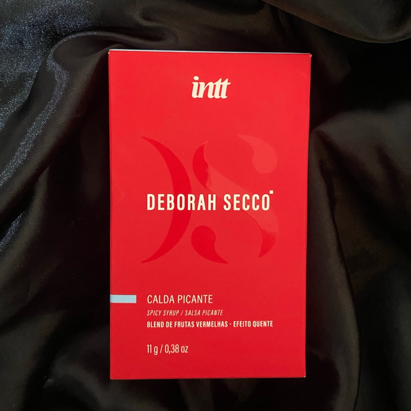 Calda beijável picante Deborah Secco