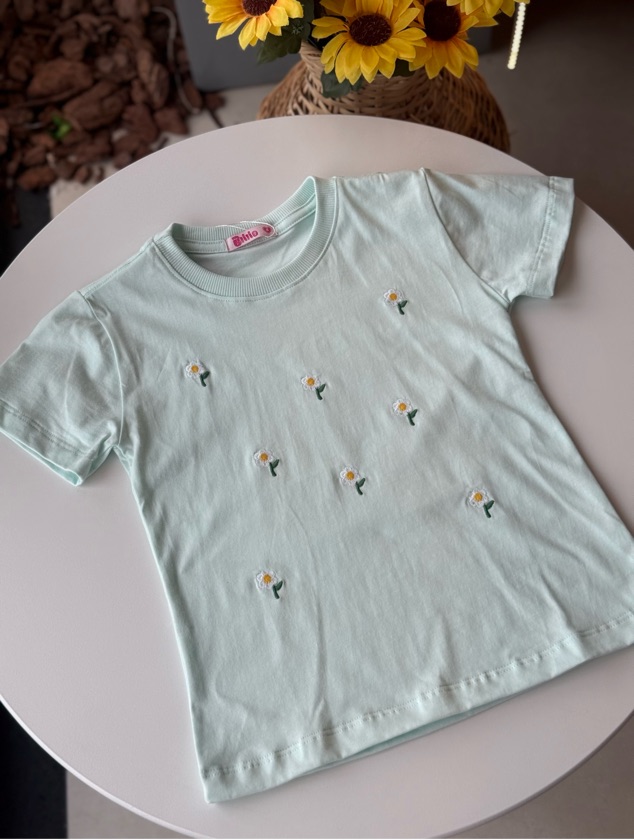 T-shirt Margarida • bordada