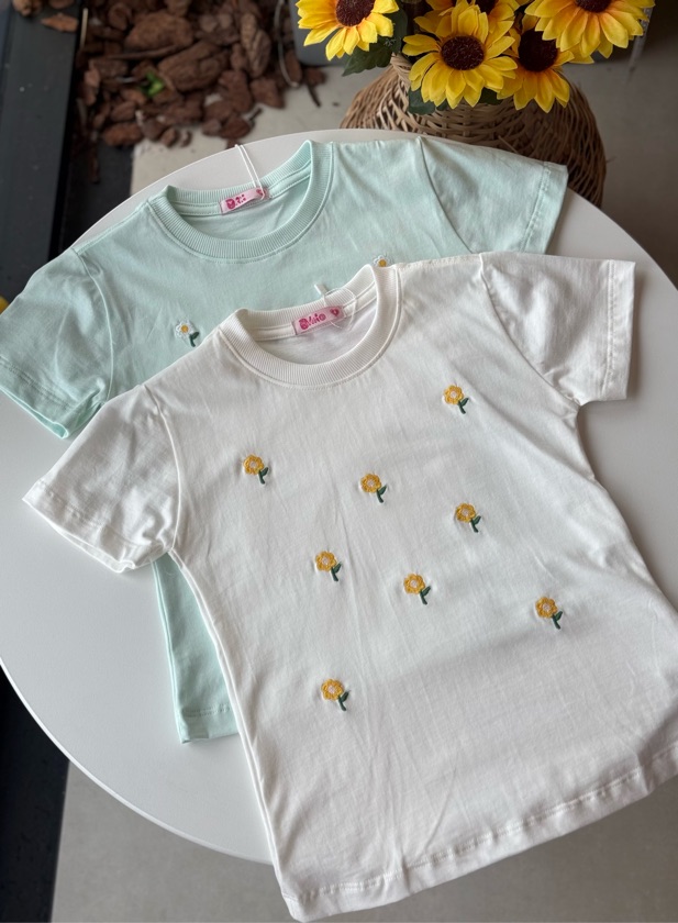 T-shirt Margarida • bordada