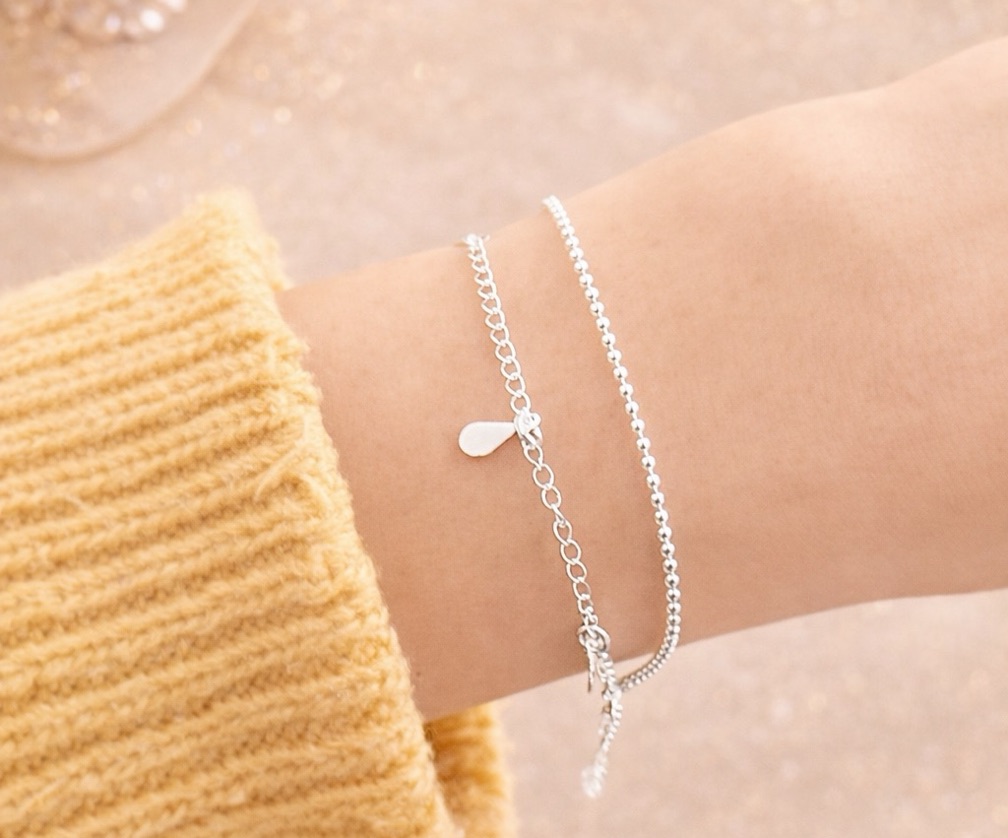 Pulseira dupla bolinhas e gotinhas banhada a prata