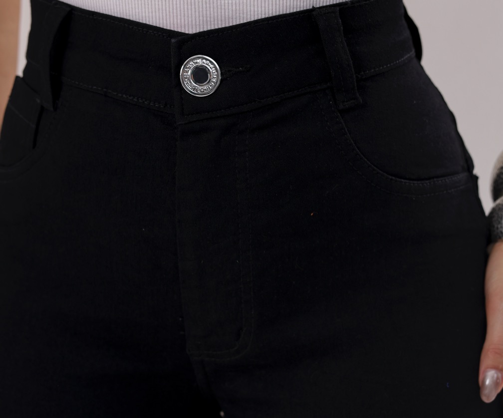 27 - Calça Skinny Preta