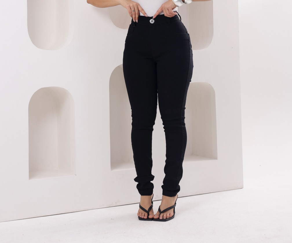 27 - Calça Skinny Preta
