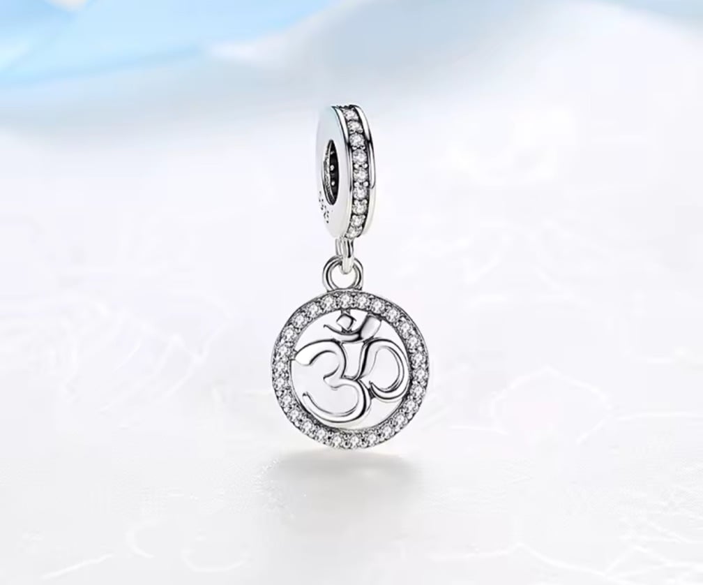 Charm Om Plata 925