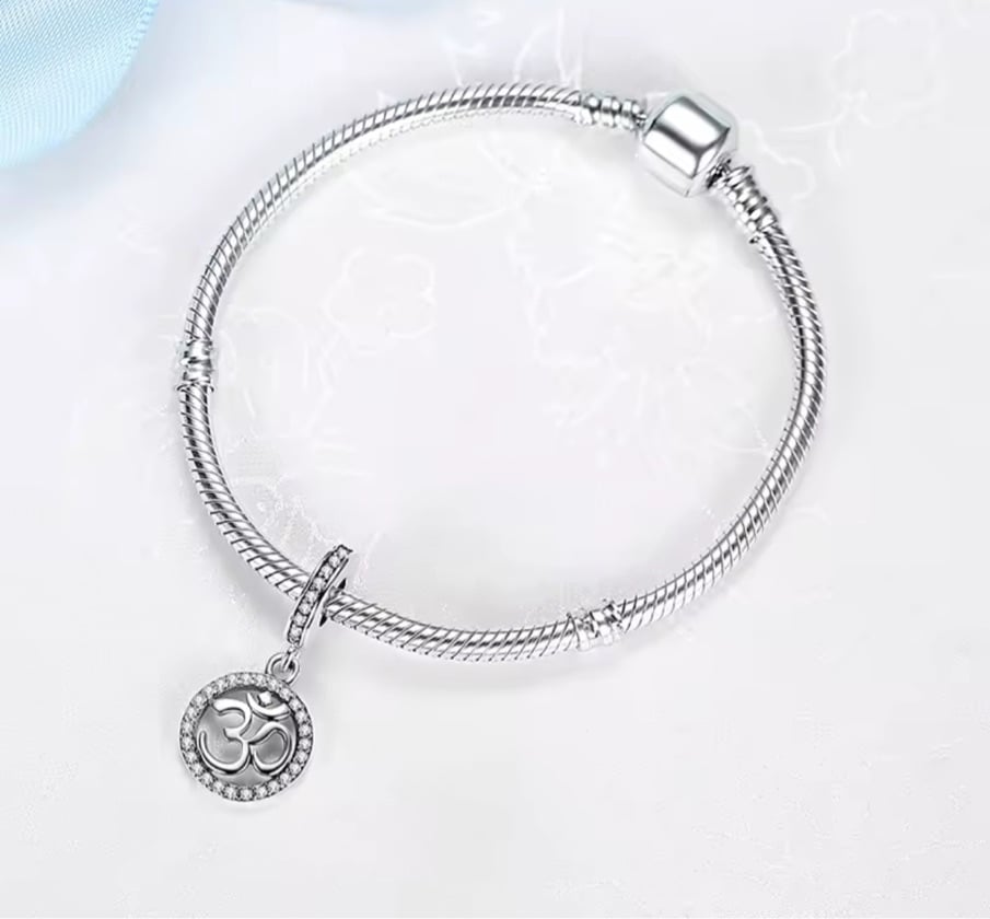Charm Om Plata 925