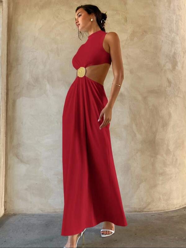 Vestido largo rojo con corte lateral y detalle dorado