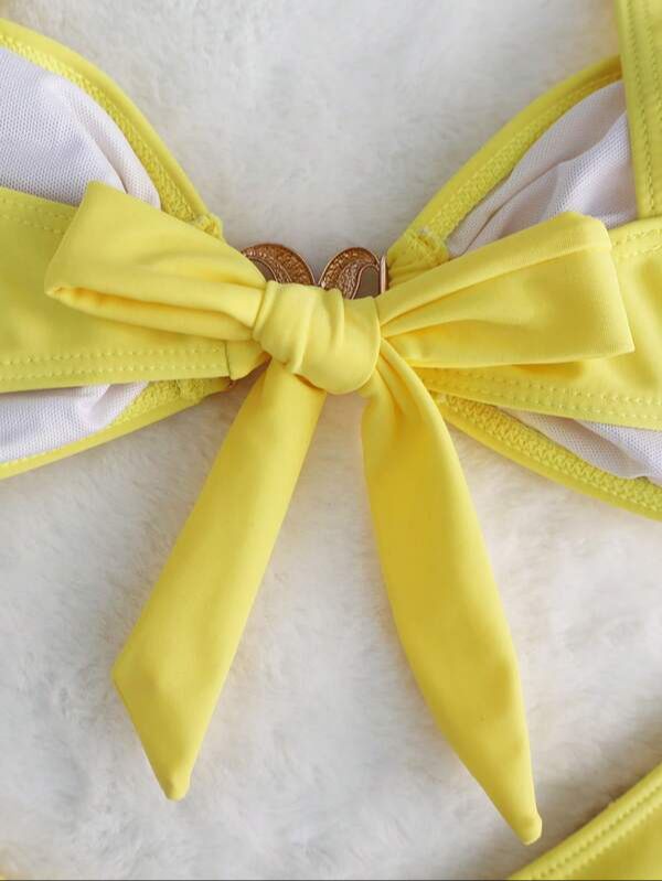 Bikini Amarillo con Detalle de Estrella de Mar