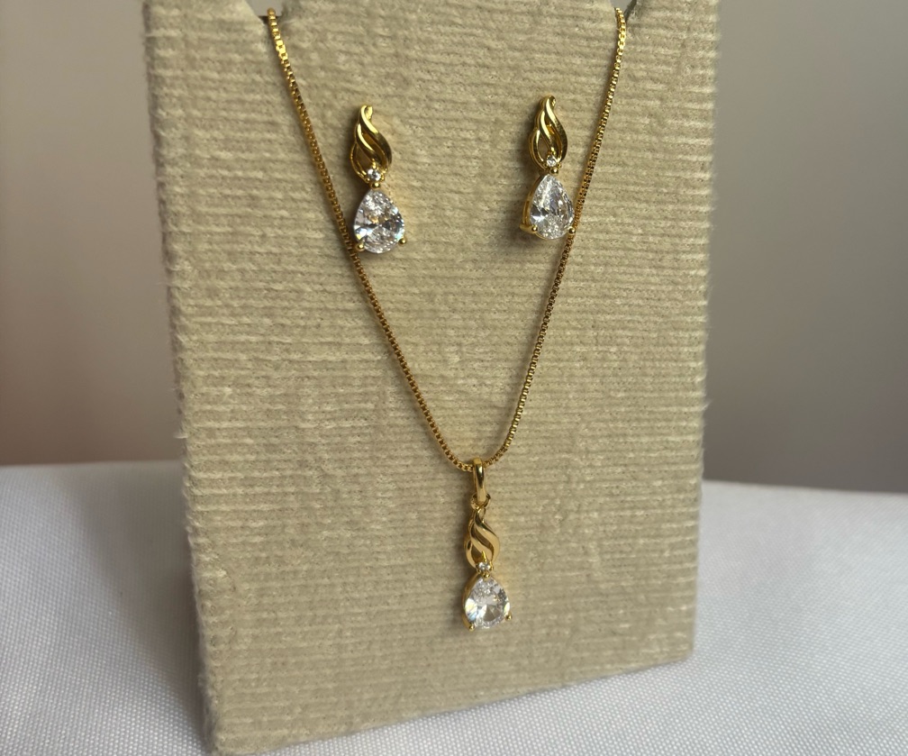 Conjunto gota cristal dourado
