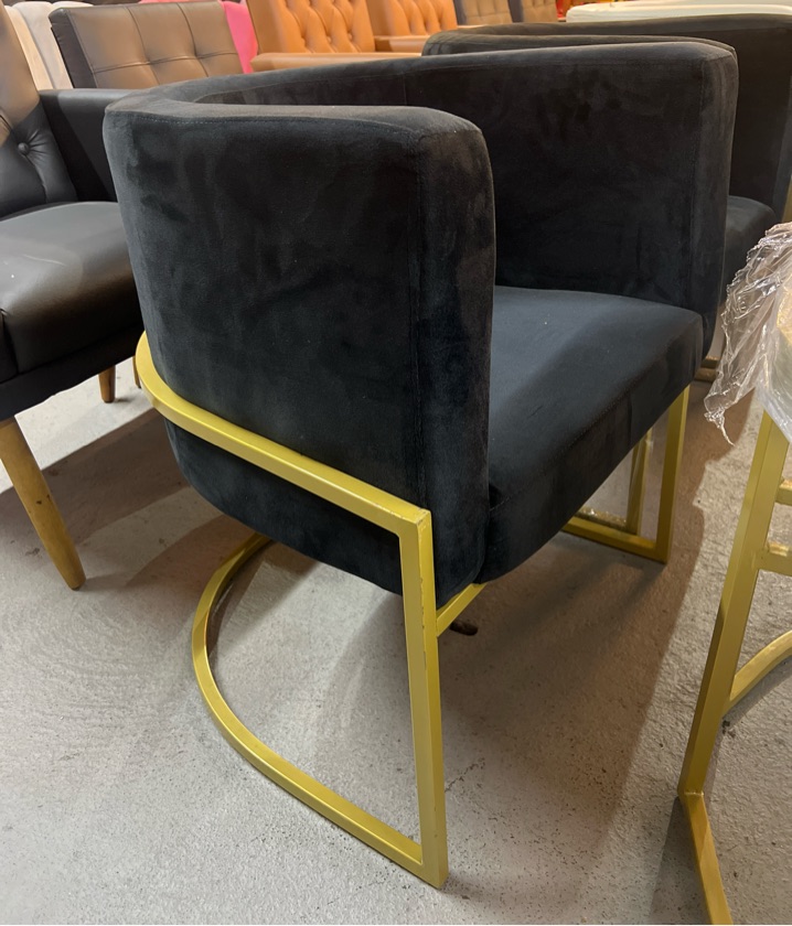 Poltrona oval com base industrial (1 ferro) - showroom