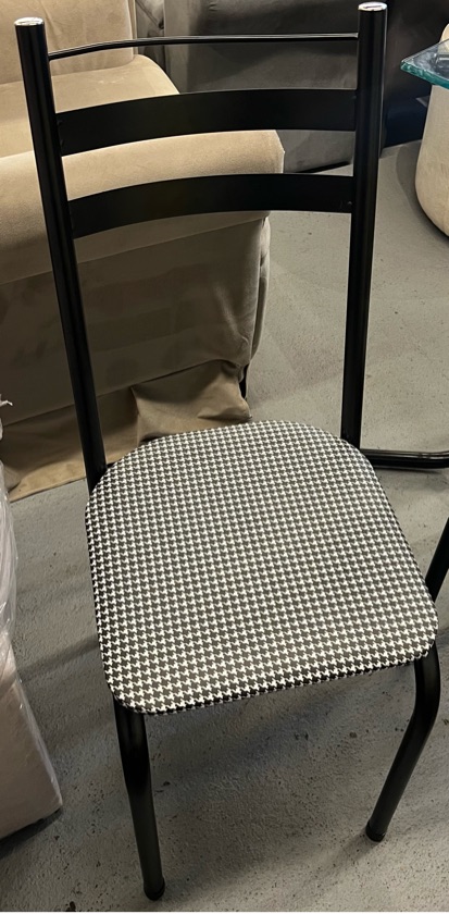 Cadeira Tubular, mesa de jantar - showroom