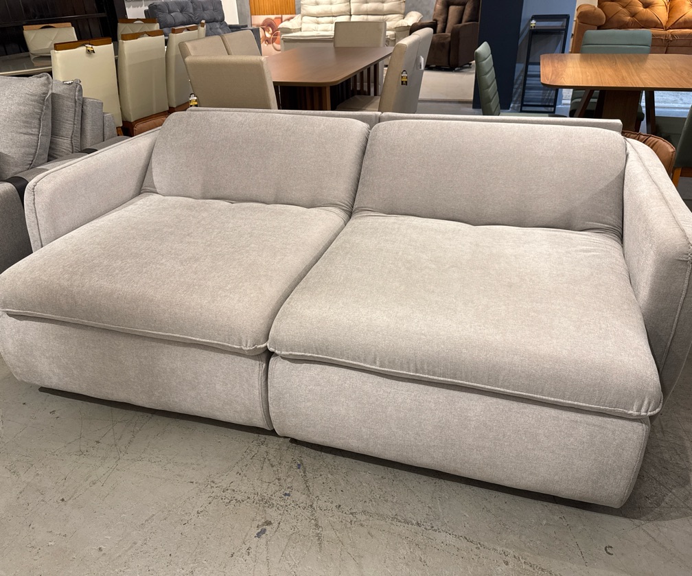 Sofá Country 2,40mts. Linho Pompeia - Showroom