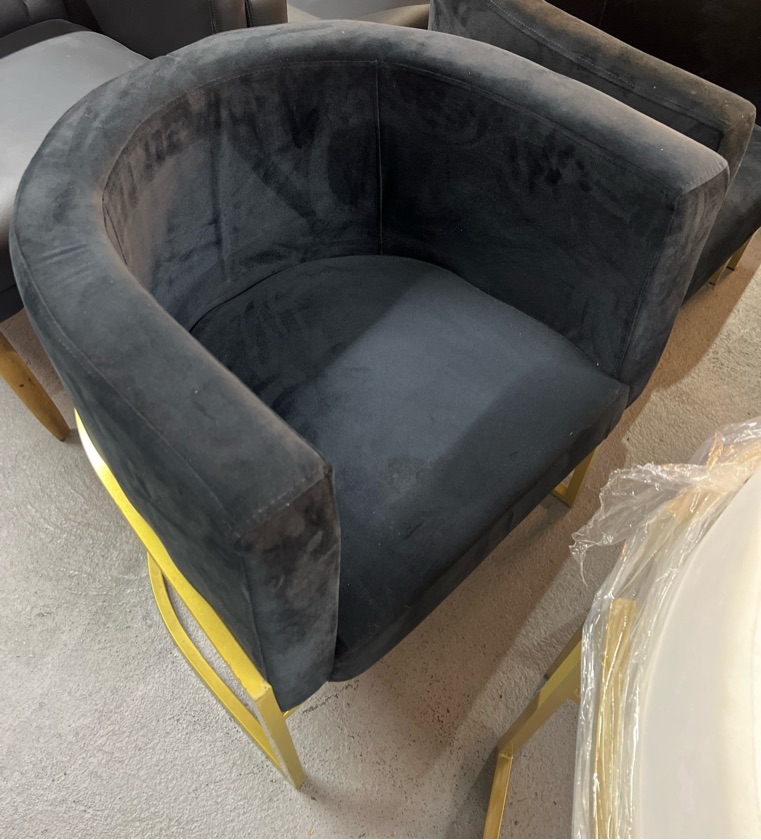 Poltrona oval com base industrial (1 ferro) - showroom