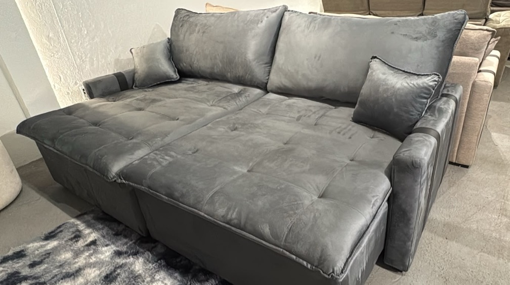 Sofá American, 2,40mts. Veludo Chumbo - Showroom