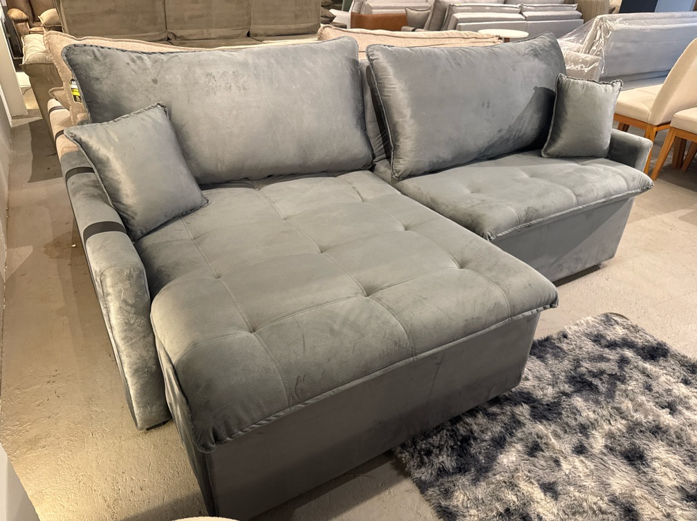 Sofá American, 2,40mts. Veludo Chumbo - Showroom