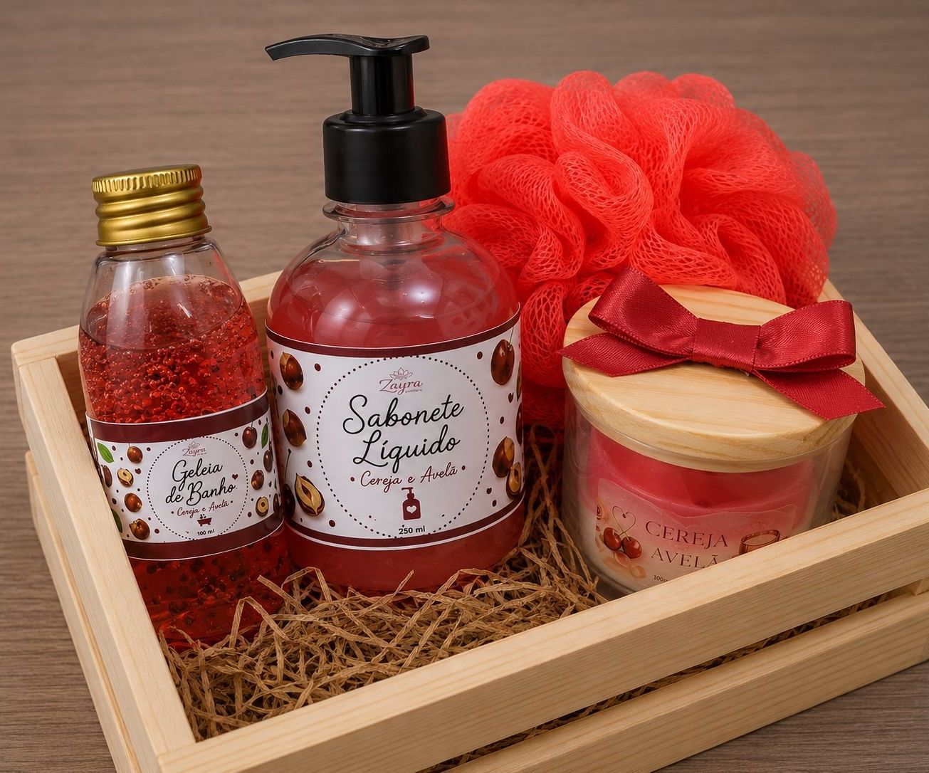 Kit 3: SPA dos sonhos ( sabonete líquido 250ml e
geleia de banho 100ml
e bucha de banho vermelha
e vela aromática 100ml e
caixote de madeira pinus)