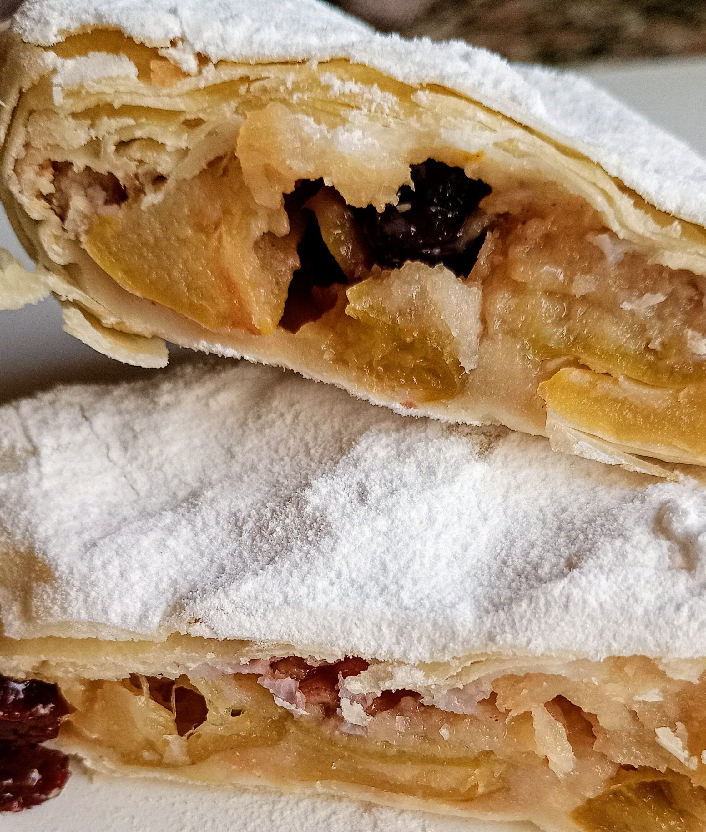 STRUDEL Manzanas verdes, pasas y nueces -bajo en azúcar-(500g)