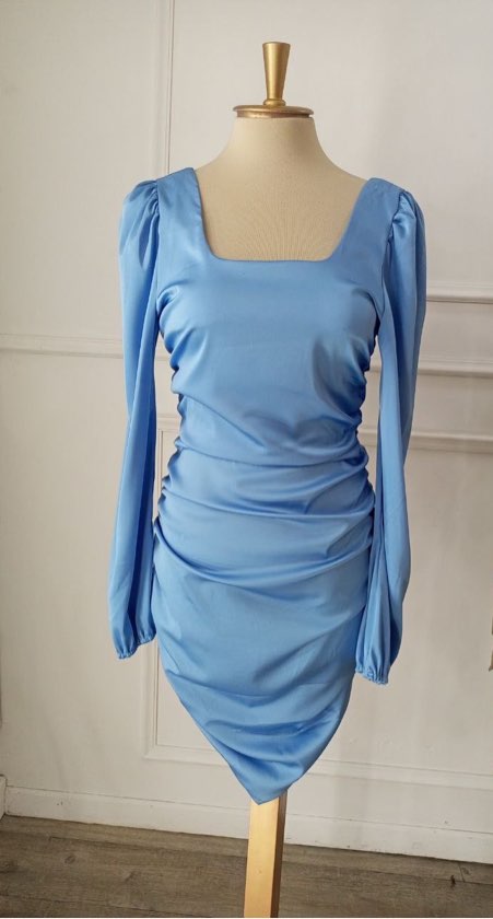 Vestido azul de seda