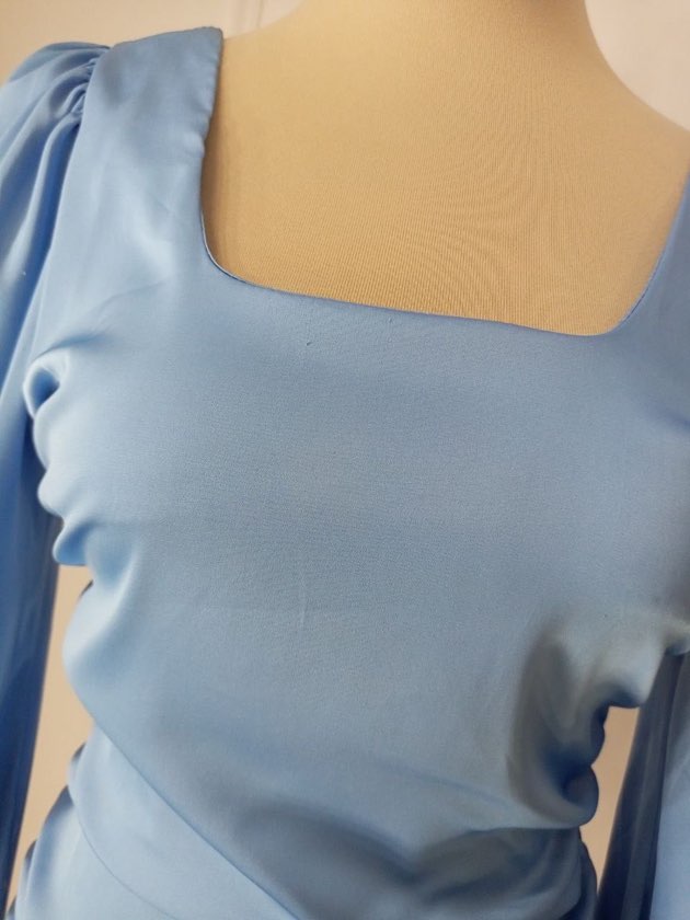 Vestido azul de seda