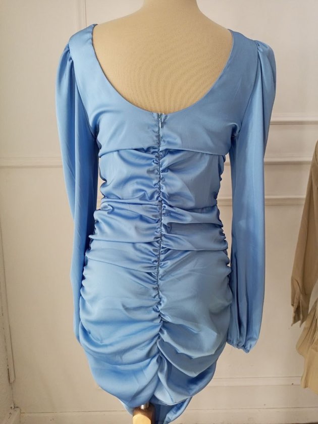 Vestido azul de seda