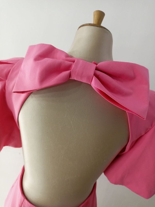 Vestido fucsia lazo