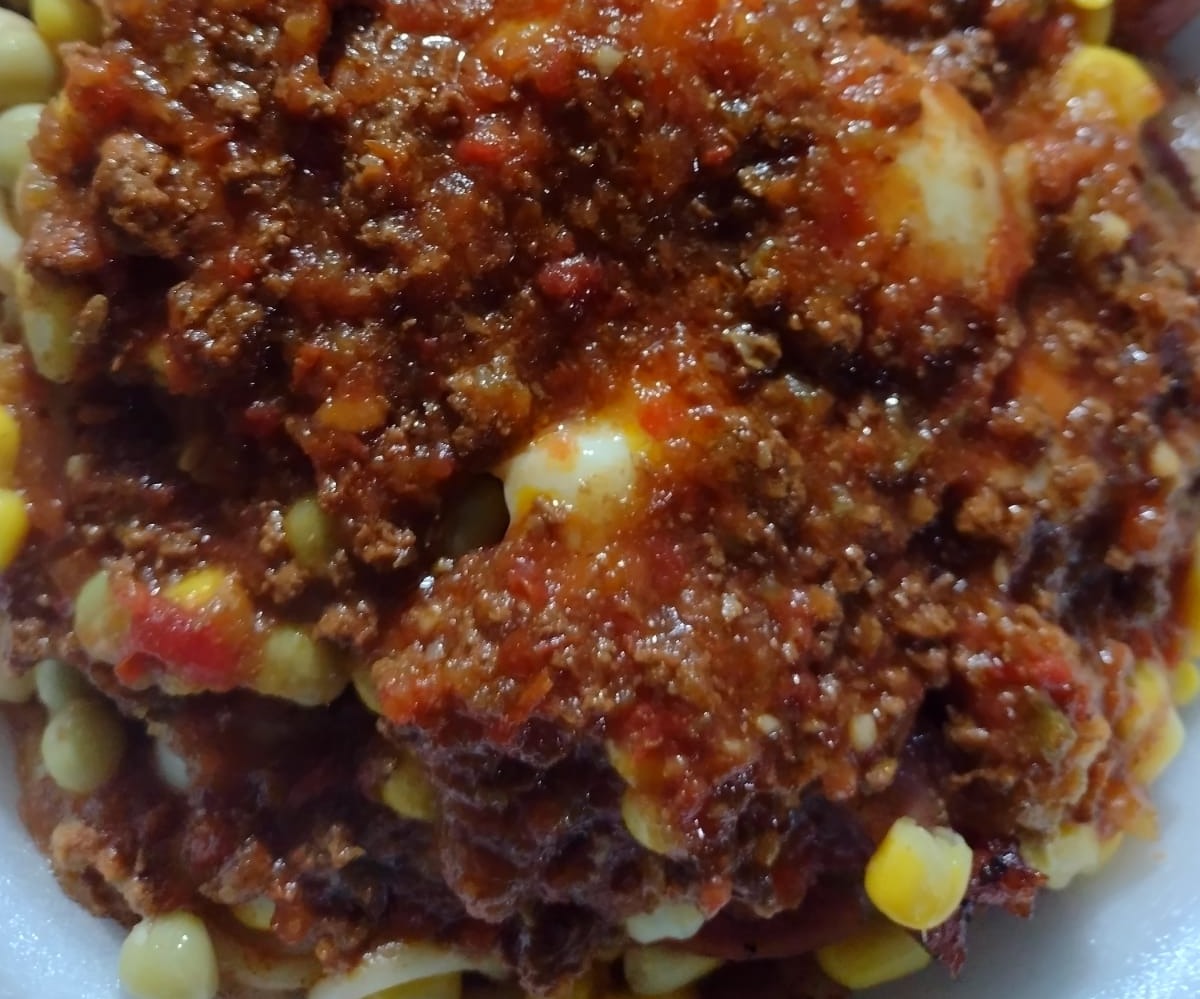 Macarrão na chapa ao molho de carne moída