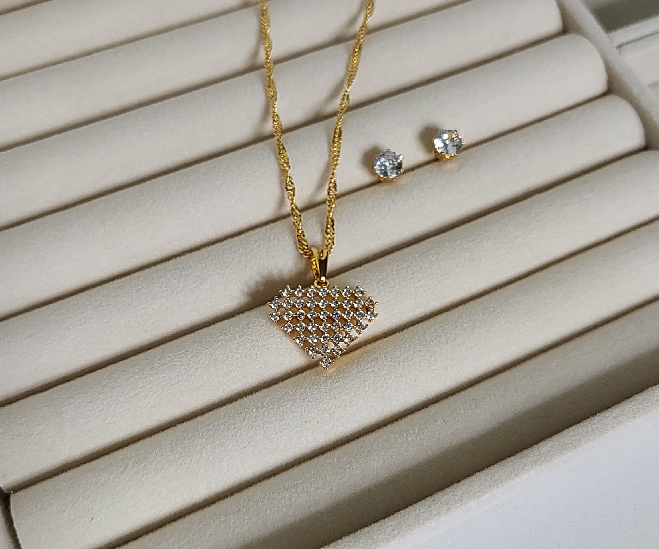 Conjunto coração zircônias