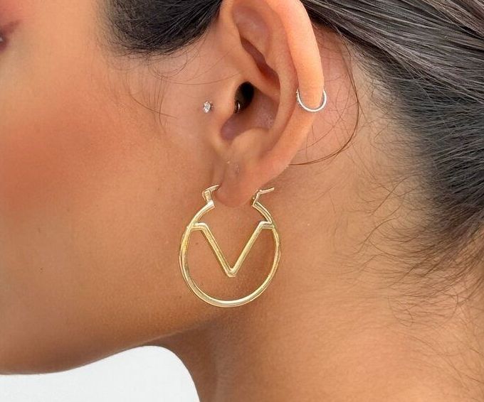 Argola inspiração Valentino