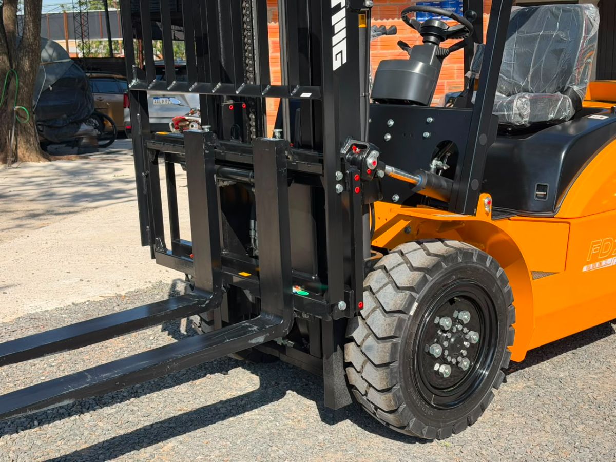 Montacargas Diesel 3.0 Ton-4.5 Mts
