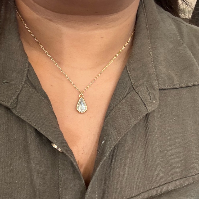 Colar mini elinho português com pingente gota