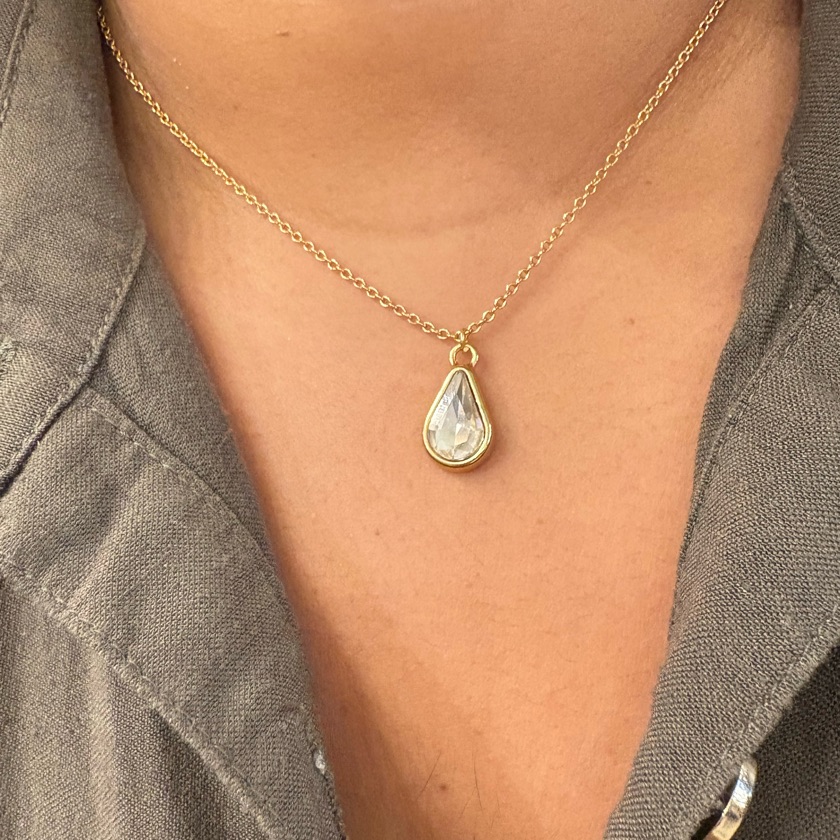 Colar mini elinho português com pingente gota