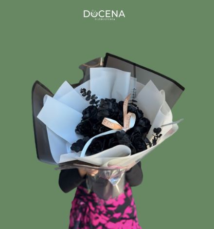 Docena de Rosas negras
