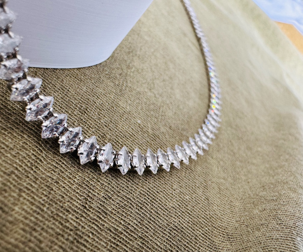 CHOKER ESTILO DIAMANTÉ REGULÁVEL NO BANHO DE OURO