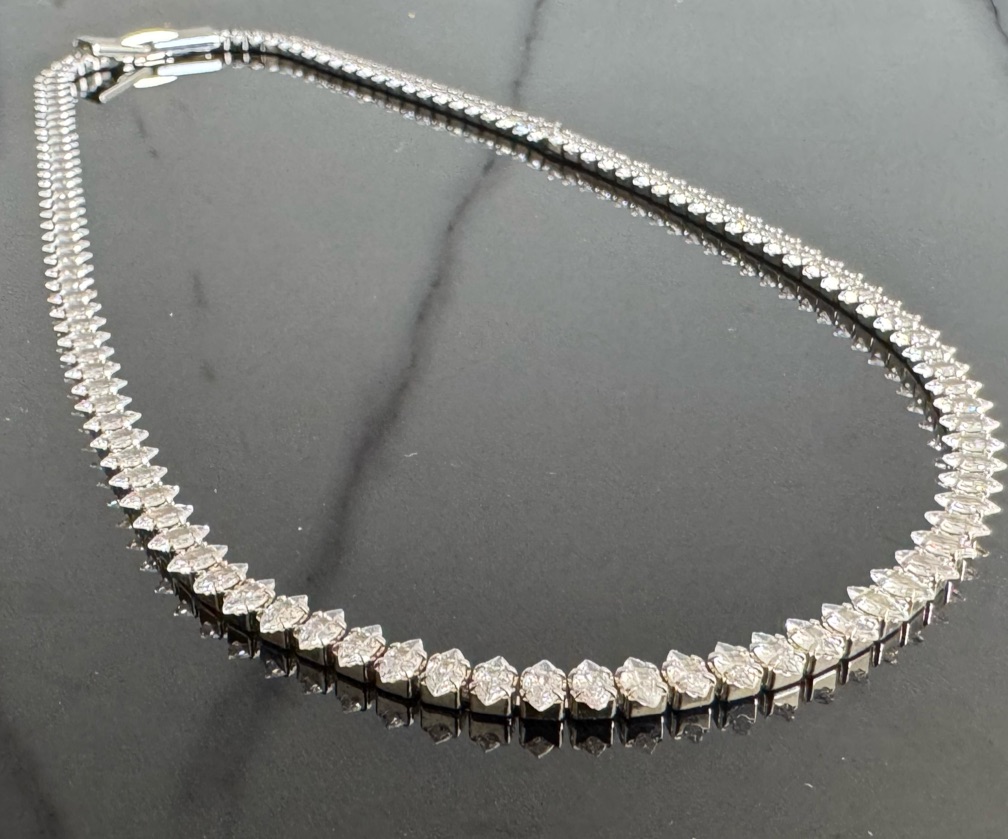 CHOKER ESTILO DIAMANTÉ REGULÁVEL NO BANHO DE OURO