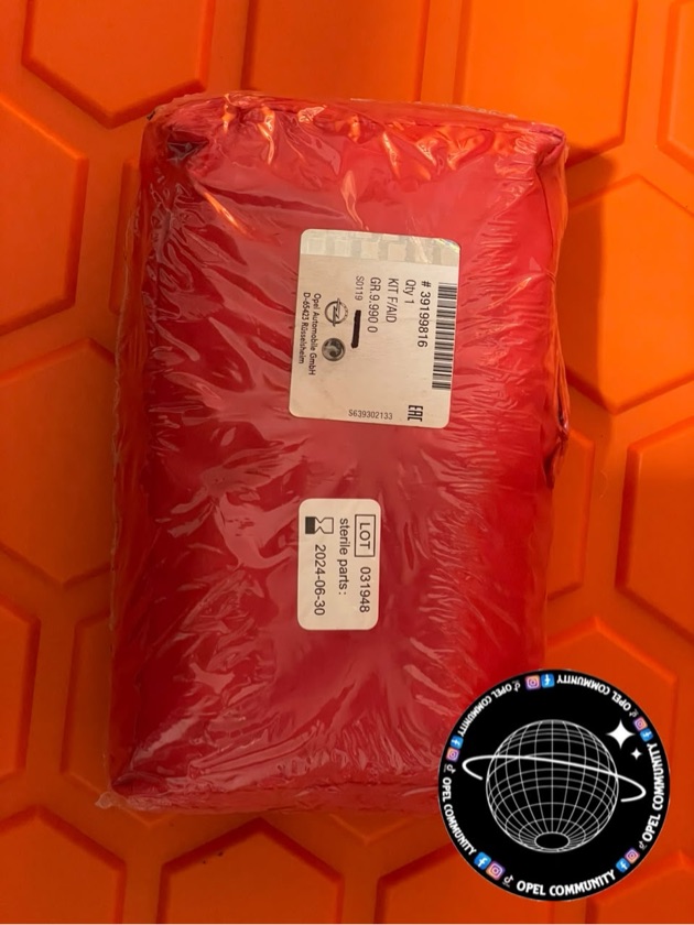 Botiquín de Primeros auxilios Marca Opel (Color Rojo)