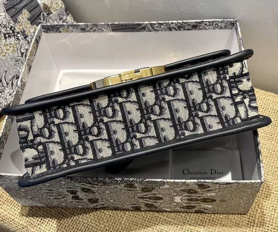 Christian Dior 30 Montaigne handbag