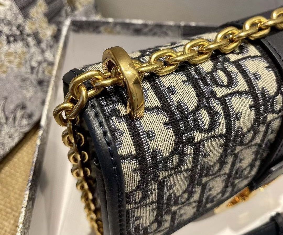 Christian Dior 30 Montaigne handbag