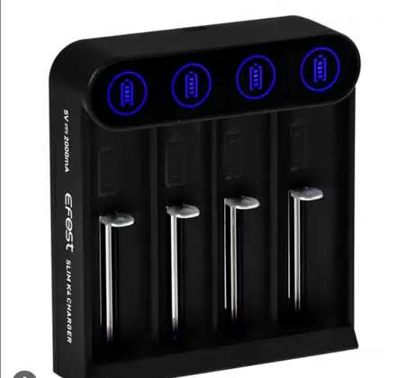CARREGADOR EFEST SLIM K4 CHARGER