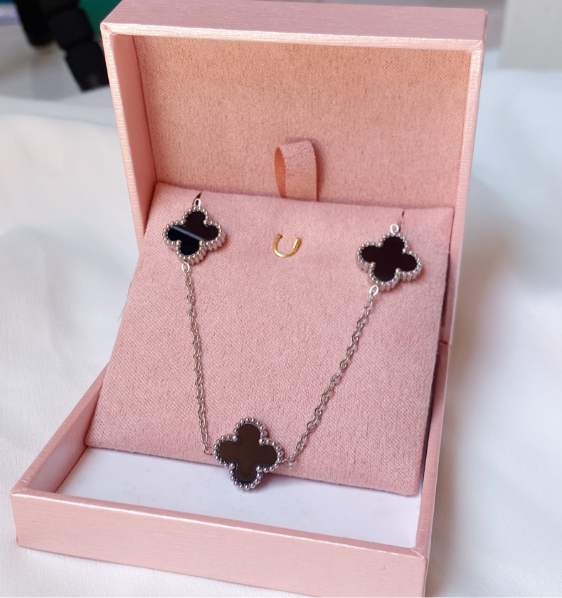 Colar Trevo Van cleef preto