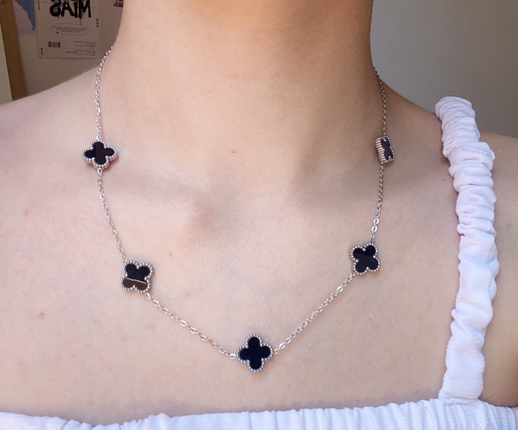 Colar Trevo Van cleef preto