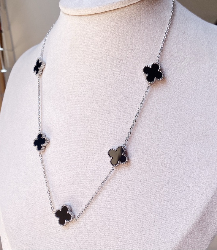 Colar Trevo Van cleef preto