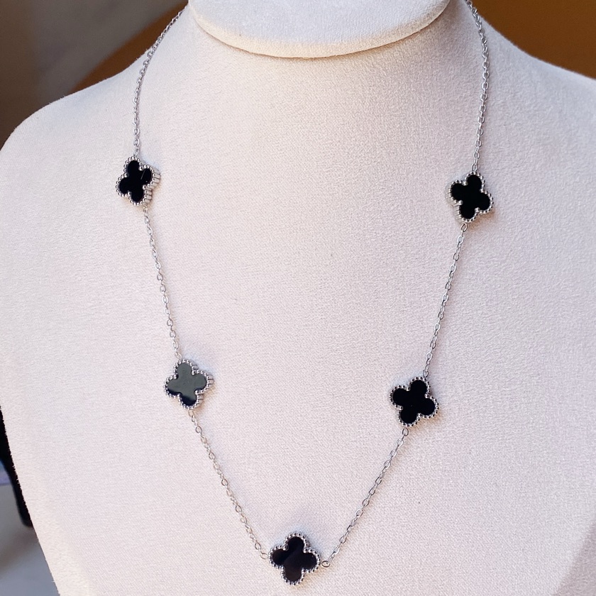 Colar Trevo Van cleef preto