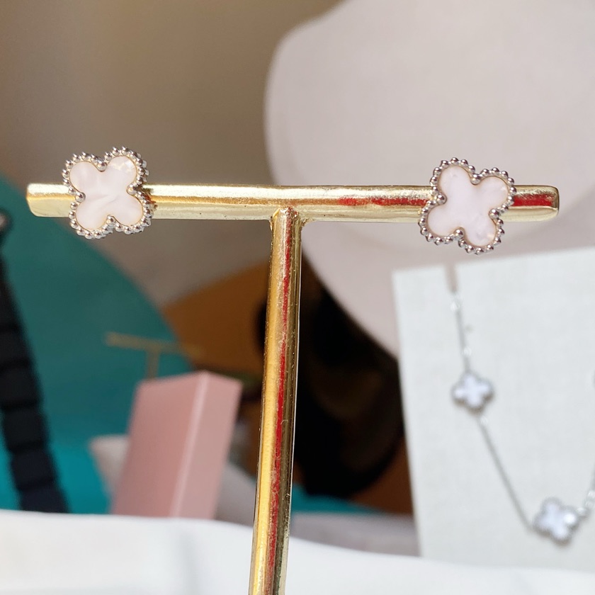 Brinco Trevo Van cleef branco
