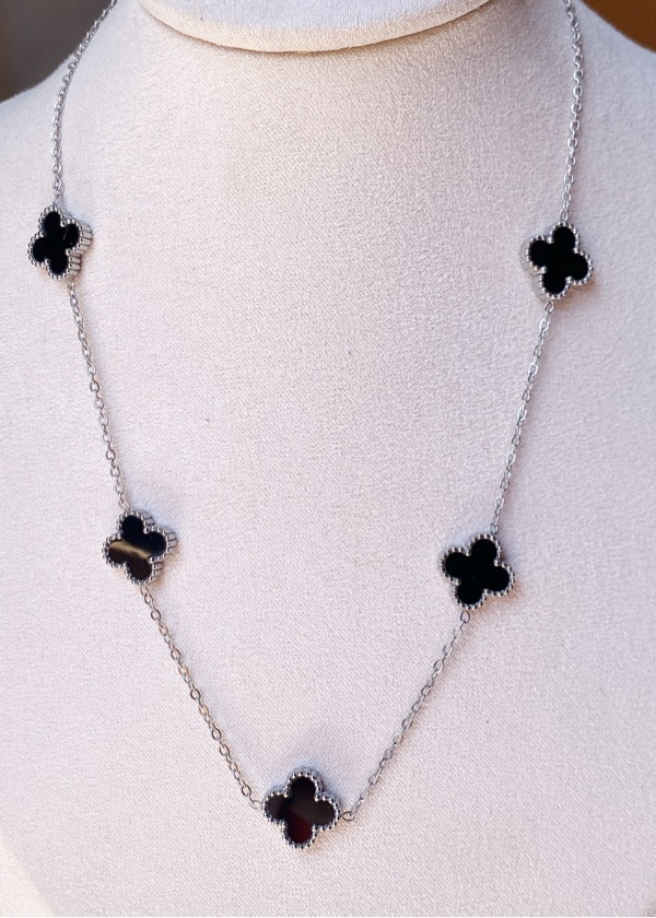 Colar Trevo Van cleef preto