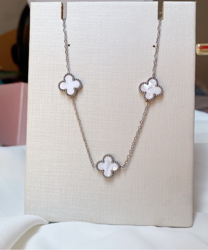 Colar Trevo Van cleef branco