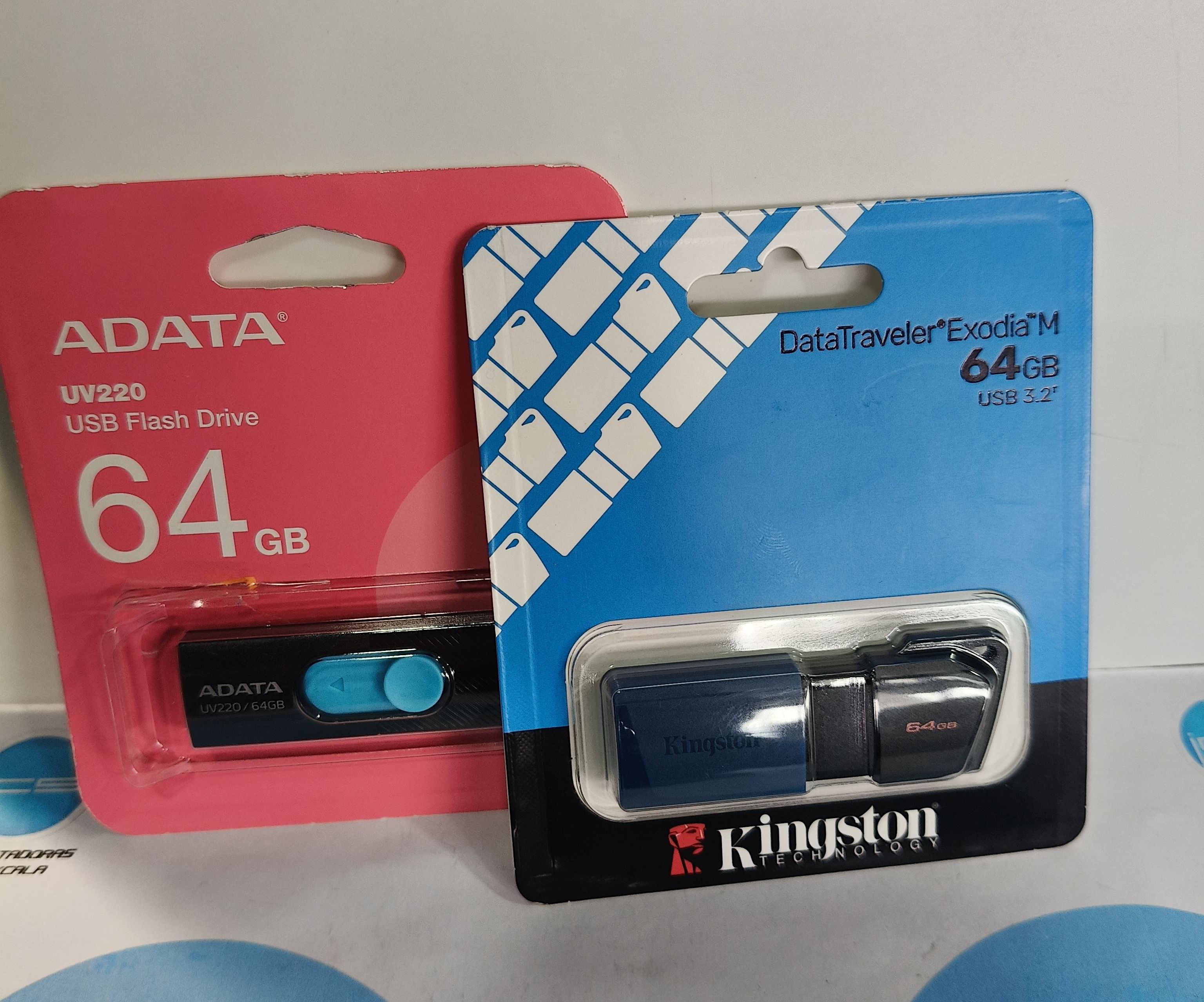 Memoria USB 64Gb 3.2 Kingston o Adata colores
